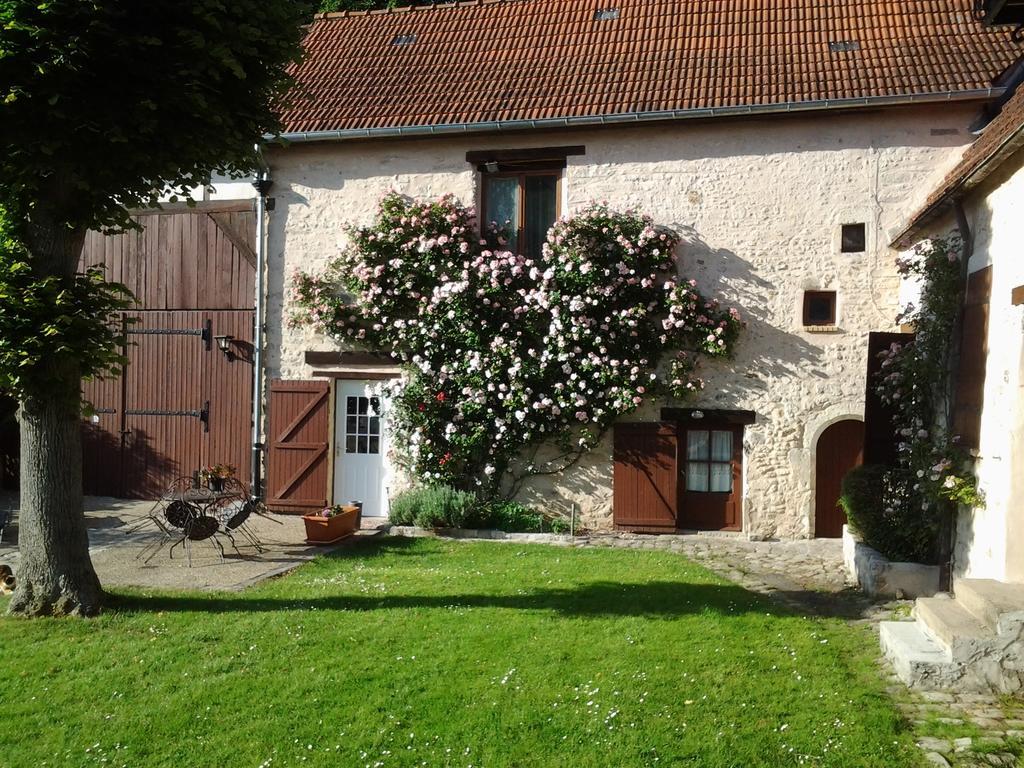 Bed and Breakfast La Ferme Du Vintue Etrechy  Экстерьер фото